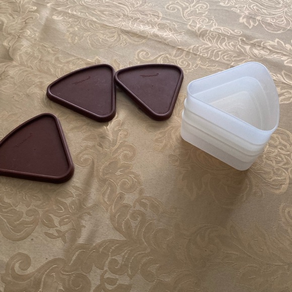 3 Tupperware in Brown Pie or Pizza Slice Keeper #1799-0 with Lid #l1800-3 - Picture 3 of 7